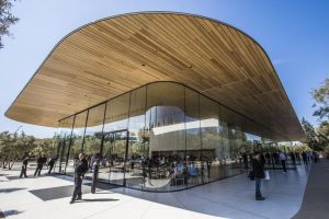 Apple Park Ziyaretçi Merkezi’nin açılışı 17 Kasım’da Apple Park Ziyaretçi Merkezi'nin açılışı 17 Kasım'da