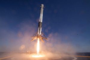 SpaceX roket motoru test sırasında patladı SpaceX roket motoru test sırasında patladı