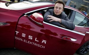 Tesla gelirlerini artırdı, ancak rekor bir kayıp yaşayarak